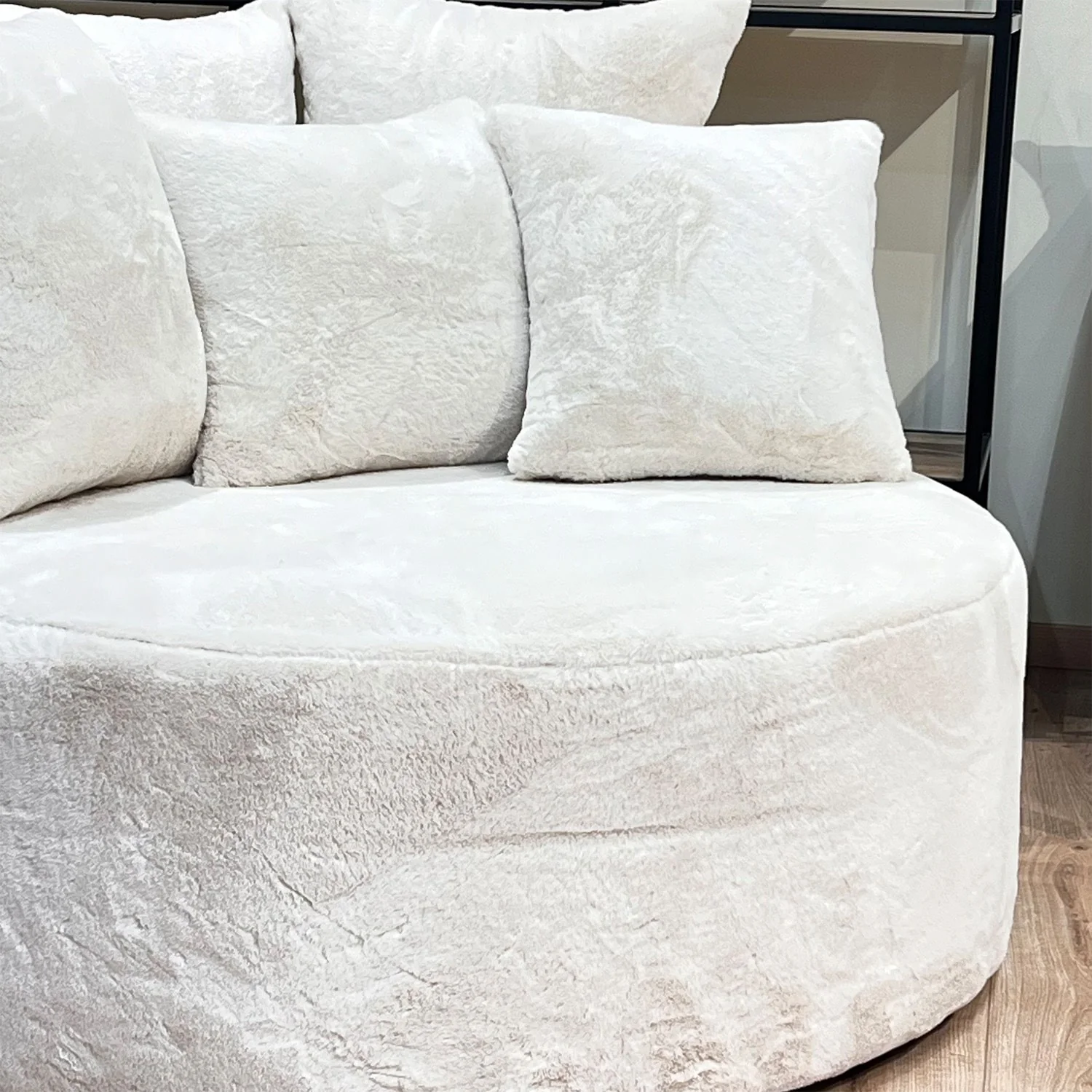 Fauteuil XXL moelleux  en fourrure - Image 4