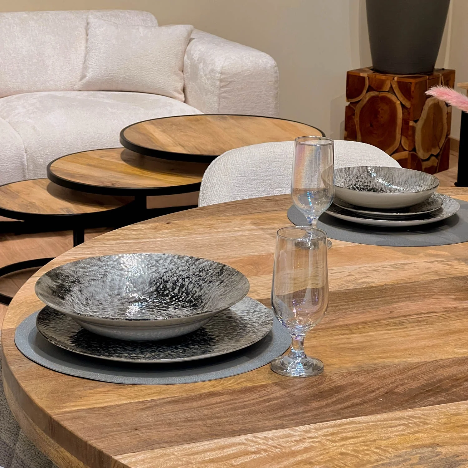 Grande Table à manger Ronde en bois massif- naturel/noir, EP4,5CM - FLAVIA - Image 6