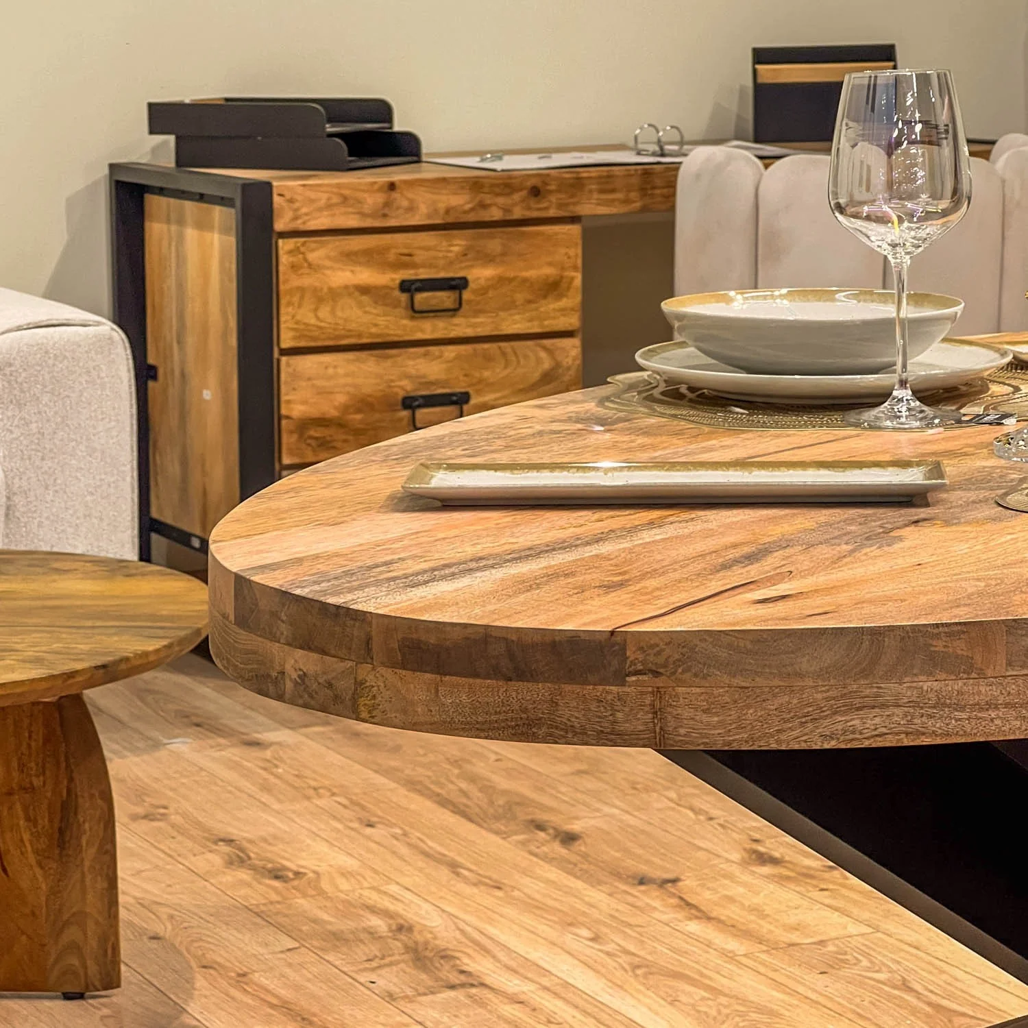 Table à manger ovale en bois massif avec pied noir - FLAVIA - Image 21